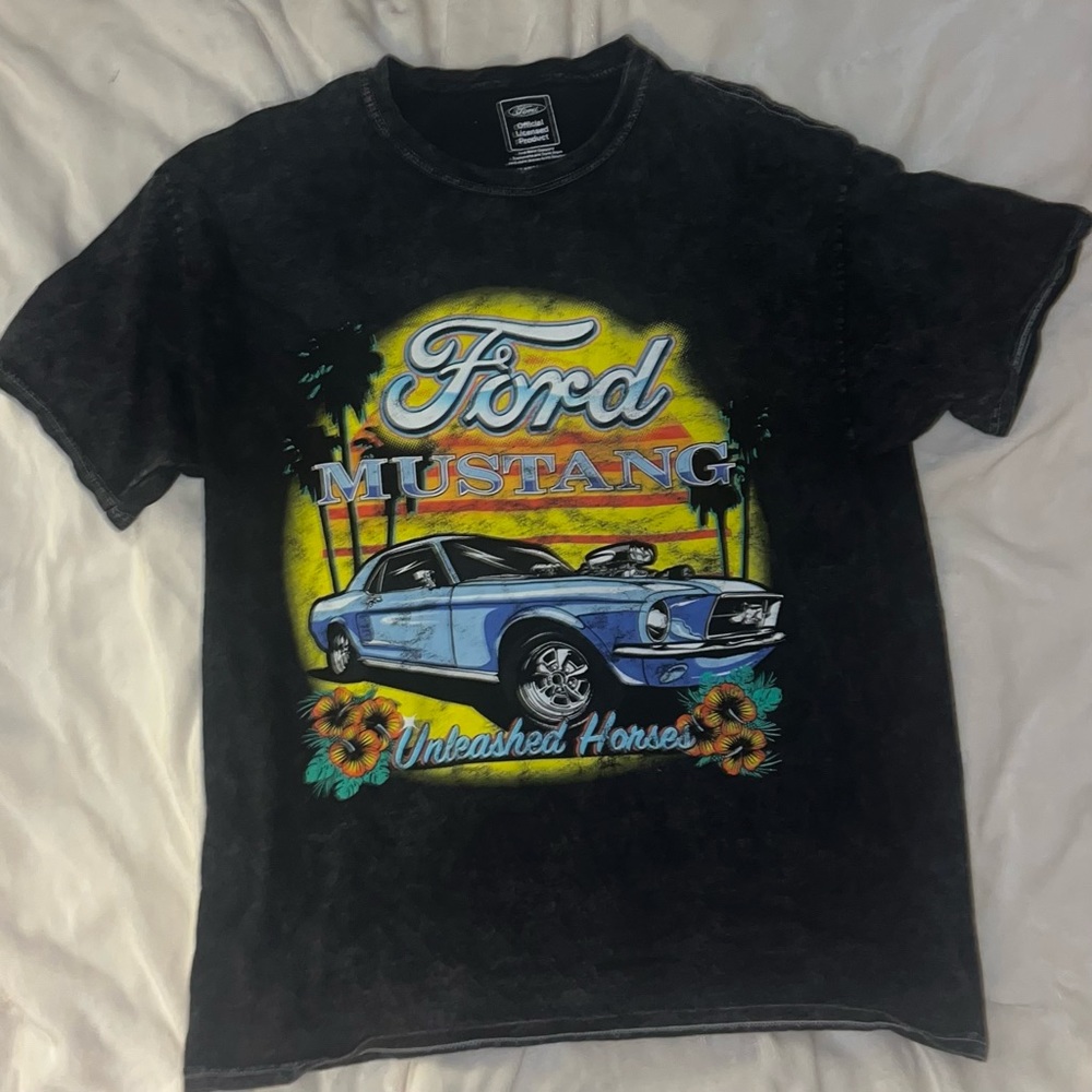 Never worn urban outfitters graphic tee!!